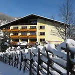 Family & Kaerntnerhof Hotel 4*