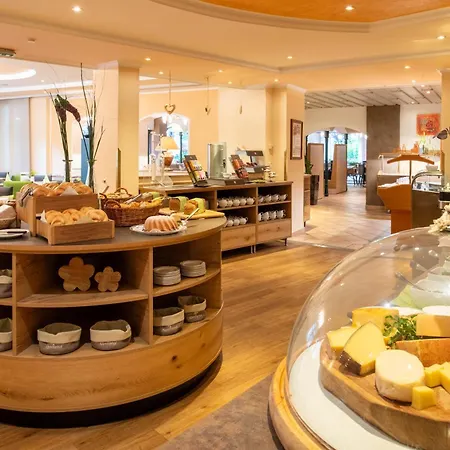 Family & Kaerntnerhof מלון