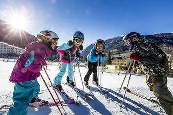 Hotel Family & Kaerntnerhof 4*