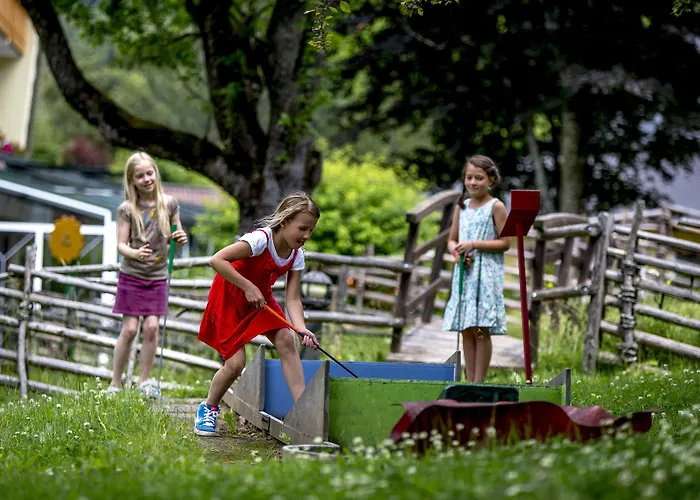 Family & Kaerntnerhof Hotel 4*