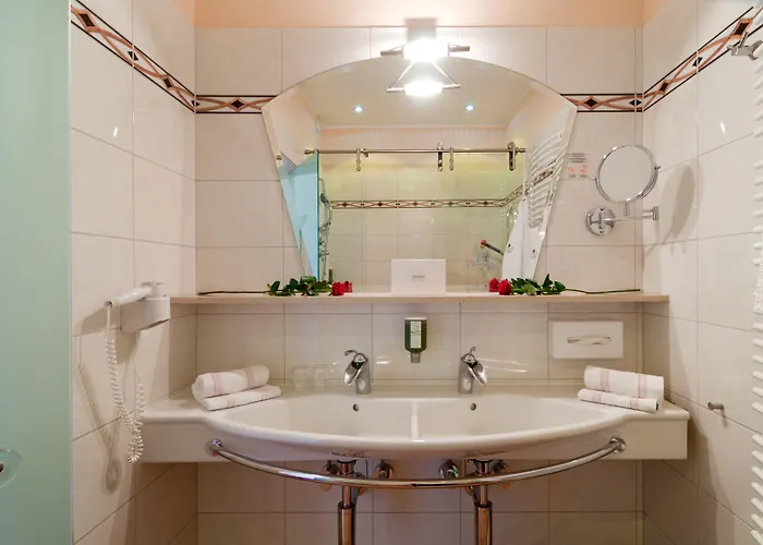 Family & Kaerntnerhof מלון